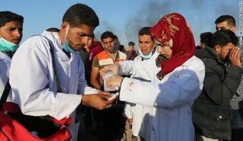 "Su única arma era su chaleco médico": palestinos lloran a enfermera muerta por fuerzas de Israel