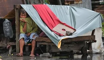 Tifón deja dos muertos y 16.000 desplazados en Filipinas