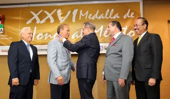 Danilo encabezó en el 2013 acto de condecoración al empresario Angel Rondón