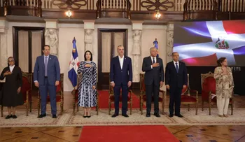 Abinader entrega premios Adulto Mayor del Año a Josefina Miniño y Protector de la Persona Envejeciente a Sor Agripina Acosta