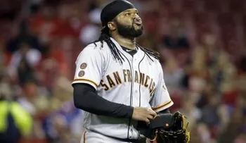 Cueto recibe paliza, pero Gigantes vencen a Rojos