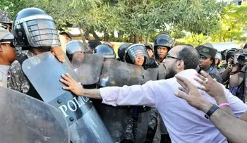 Policía impide manifestación frente a la OISOE