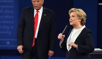 Clinton-Trump debate con insultos, ataques y una pregunta final...saque sus conclusiones (VIDEO)