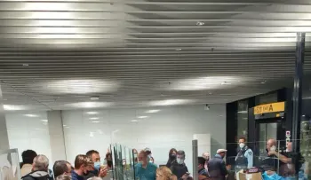 61 pasajeros de 2 vuelos de Sudáfrica dan positivo al aterrizar en Ámsterdam
