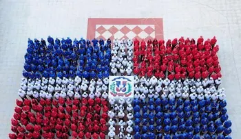 Empleados Cámara de Diputados forman bandera humana
