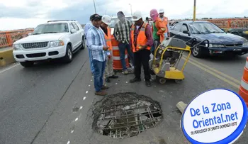Obras Públicas tapa el hoyo en puente 17