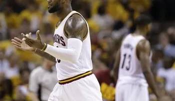 Cleveland rompe récord de triples de la NBA en paliza a Hawks