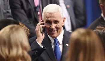 Pence confunde la bandera de Israel con la de Nicaragua