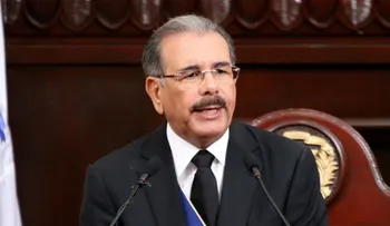 Colegio de NY cancela reconocimiento a Danilo por supuesta controversia con reelección