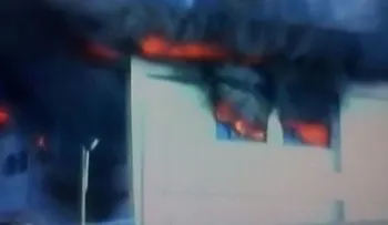Escasez de agua ha dificultado sofocar fuego de almacén en autopista Duarte