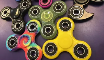 ¿Qué son los fidget spinners; y por qué están de moda?