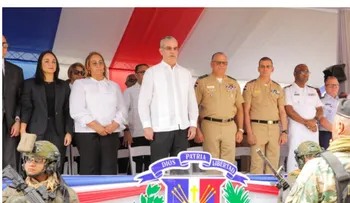 Abinader encabeza desfile por el 181.º aniversario constitucional