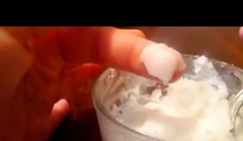 Ella le dio una cucharada de aceite de Coco a su esposo, y la razón te sorprenderá (VIDEO)