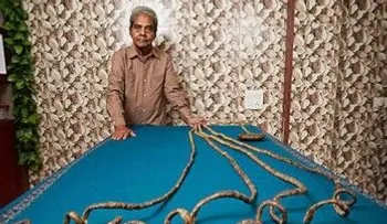 Donará a un museo uñas más largas del mundo 