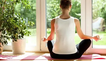 Yoga en casa, 4 posturas que debes probar hoy mismo