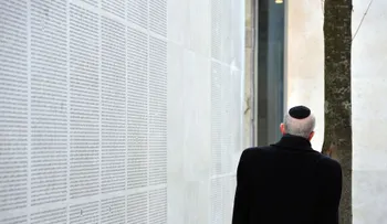 Au revoir â?" Shalom: una histórica cifra de judíos está huyendo de Francia