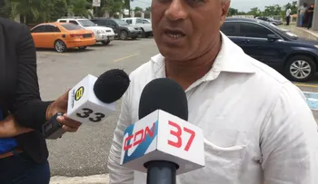 Estudiante que golpeó compañera de clases quiere pedir perdón; su padre pide no le tronchen futuro 