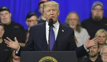 Trump estaba "bromeando" cuando acusó a los demócratas de traición, dice la Casa Blanca