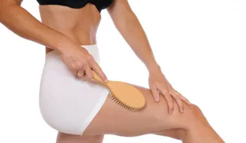 Cepilla tu piel en seco y elimina la celulitis