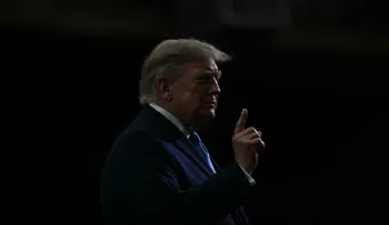 Trump arranca gira de octubre por estados republicanos en medio de una "emergencia" electoral