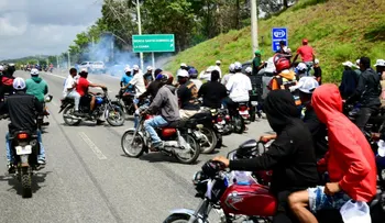 Policía dispersa marcha en La Cuaba con bombas lacrimógenas