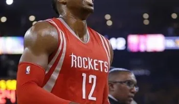Con o sin Howard, Rockets buscan reaccionar ante Warriors 