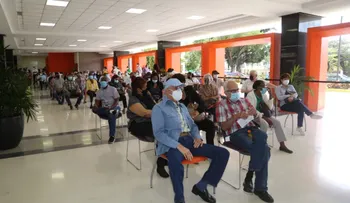 Señora de 81 años: "Yo me vacuné para que termine esta pandemia"