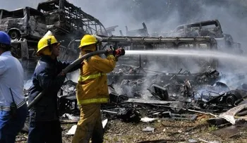 Un fuego afectó 300 unidades almacén de Conatra