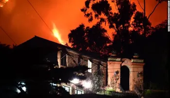 Los incendios en California ya han destruido 1.000 estructuras y siguen avanzando