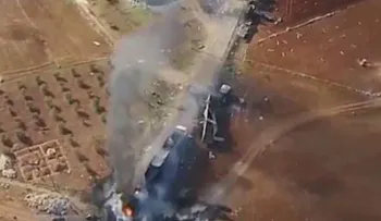 Calcinada una caravana de transporte de petróleo del Estado Islámico (VIDEO)