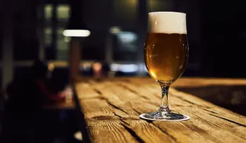  Una mujer con 100 años a cuesta atribuye a la cerveza el secreto de su larga vida 