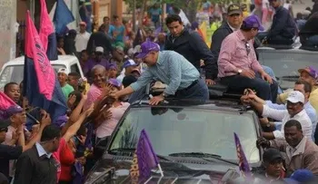Danilo Medina, Cristina Lizardo y Junior Santos encabezaron caravana en Los Alcarrizos