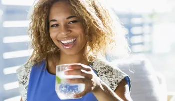 Trucos para que consigas tomar 2 litros de agua al día