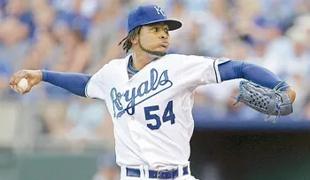 Encarnación, Bautista y Hanley la sacan; Santana brilla en el box