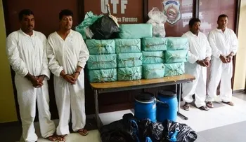 4 colombianos detenidos con lancha cargada de cocaína cerca de Pedernales