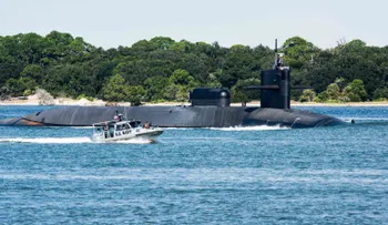 Accidente de un millón de dólares le cuesta su puesto a capitán de submarino