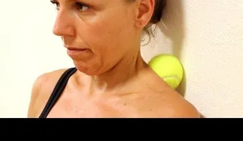 Este ejercicio puede ser la solución para el dolor de cabeza y de espalda...VIDEO