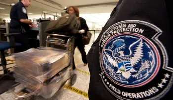 Acusan a tres agentes por caso de "mesa de violación" en aeropuerto de Newark