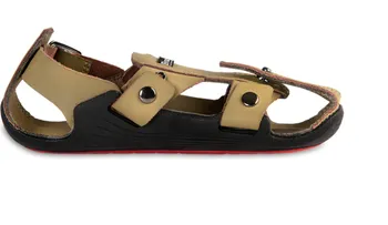 Compañía crea un 'zapato que crece' hasta cinco tallas