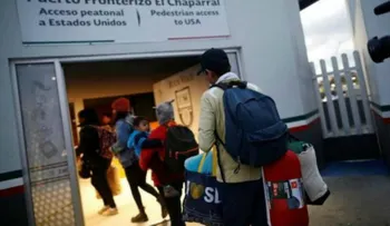 EE.UU. niega pasaportes a estadounidenses hispanos en el sur de Texas, según el Washington Post