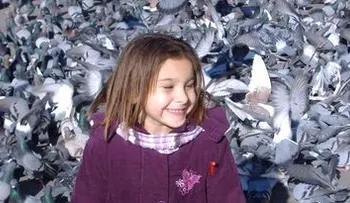 La niña con piel de reptil lucha por alargar su vida
