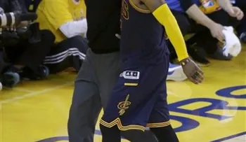  Kyrie Irving fuera el resto de la final por fractura de rótula 
