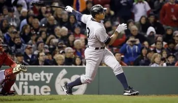Alex conecta jonrón 660 y empata con Willie Mays (Video)
