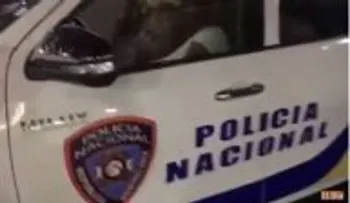 Captan agentes policiales echando una "pavita"