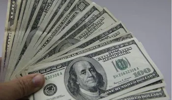 El dólar baja ante el euro y otras divisas, pero se aprecia ante el yen