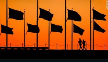 ¿Por qué un condado de Alabama se negó a ondear banderas a media asta en honor a víctimas de Orlando?