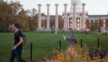 Capturan a dos sospechosos de amenazas racistas en Universidad de Missouri