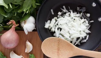 Consumir ajo y cebolla para prevenir el cáncer