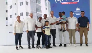 Abinader entrega 150 apartamentos a desplazados cañada de Gurabo en Santiago; entrega remozado Hospital Dr. Federico Lavandier e inaugura puente de Ugamba y canalización cañada Grande en SFM