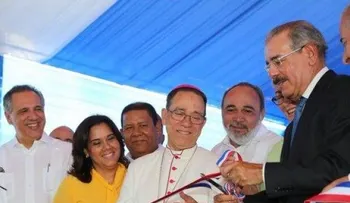 Presidente Medina inaugura hospital de Higüey